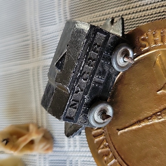 Lot of 8 Misc. Items - Picture 5 of 9